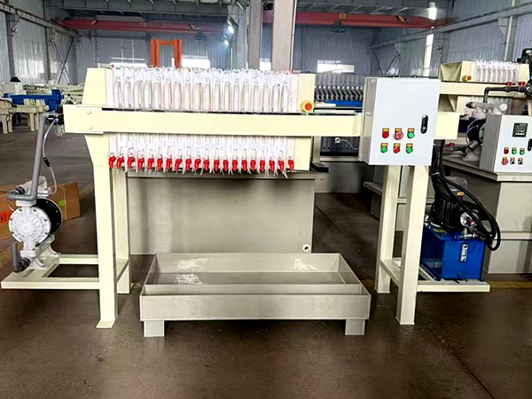 Compact and Efficient Solid-Liquid Separation Equipment The Small Chamber Filter Press is a highly efficient filtration and dewatering system designed for solid-liquid separation in a wide range of industrial applications. Featuring a compa