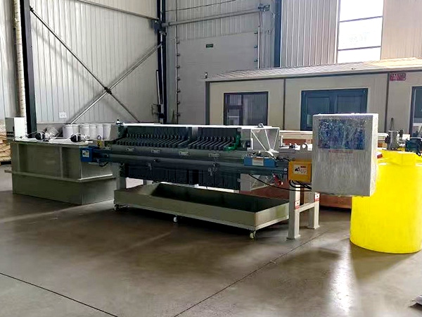 High-Efficiency Sludge Dewatering and Solid-Liquid Separation Solution The Small Fully Automatic Membrane Filter Press is a compact and highly efficient filtration system designed for sludge dewatering, solid-liquid separation, and material
